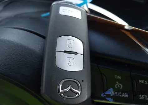 2018 Mazda Mazda3 Touring z USA, uszkodzony, nr VIN 3MZBN1L3XJM200823